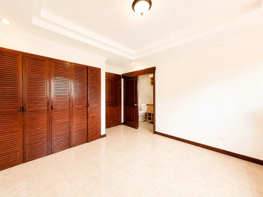 Esta hermosa residencia destaca por su atractivo diseño arquitectónico, amplios ..., photo 15