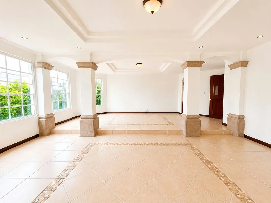 Esta hermosa residencia destaca por su atractivo diseño arquitectónico, amplios ..., photo 4