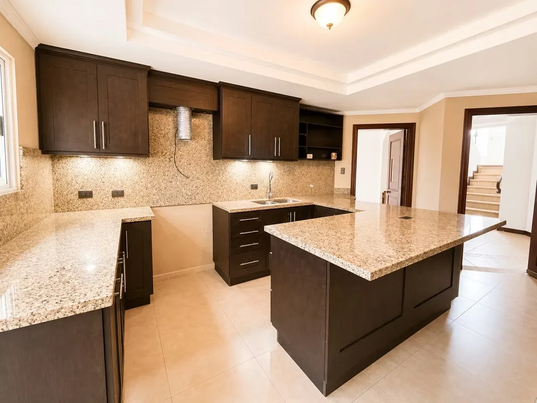 Esta hermosa residencia destaca por su atractivo diseño arquitectónico, amplios ..., photo 10