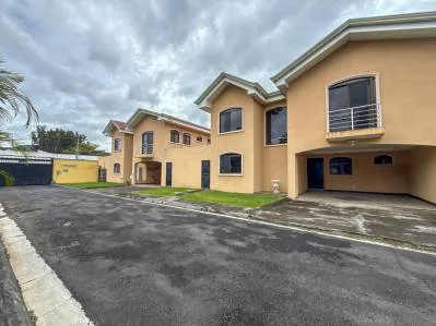 Lomas de Ayarco, Curridabat. Condominio privado de tres casas, ideal para inversión., photo 3