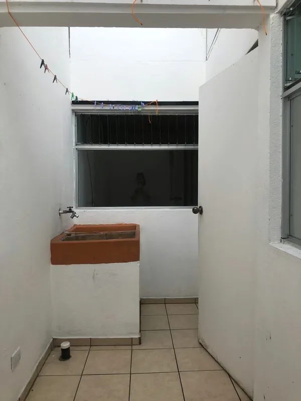 It has 2 spacious bedrooms with wardrobes, 1 bathroom, kitchen integrated with the American style dining room, laundry area. Located close to university, many amenities, supermarkets, ..., photo 8