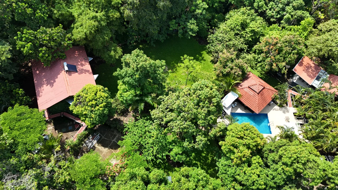 Unique Compound Property Offering Lifestyle and Investment Opportunities, photo 2