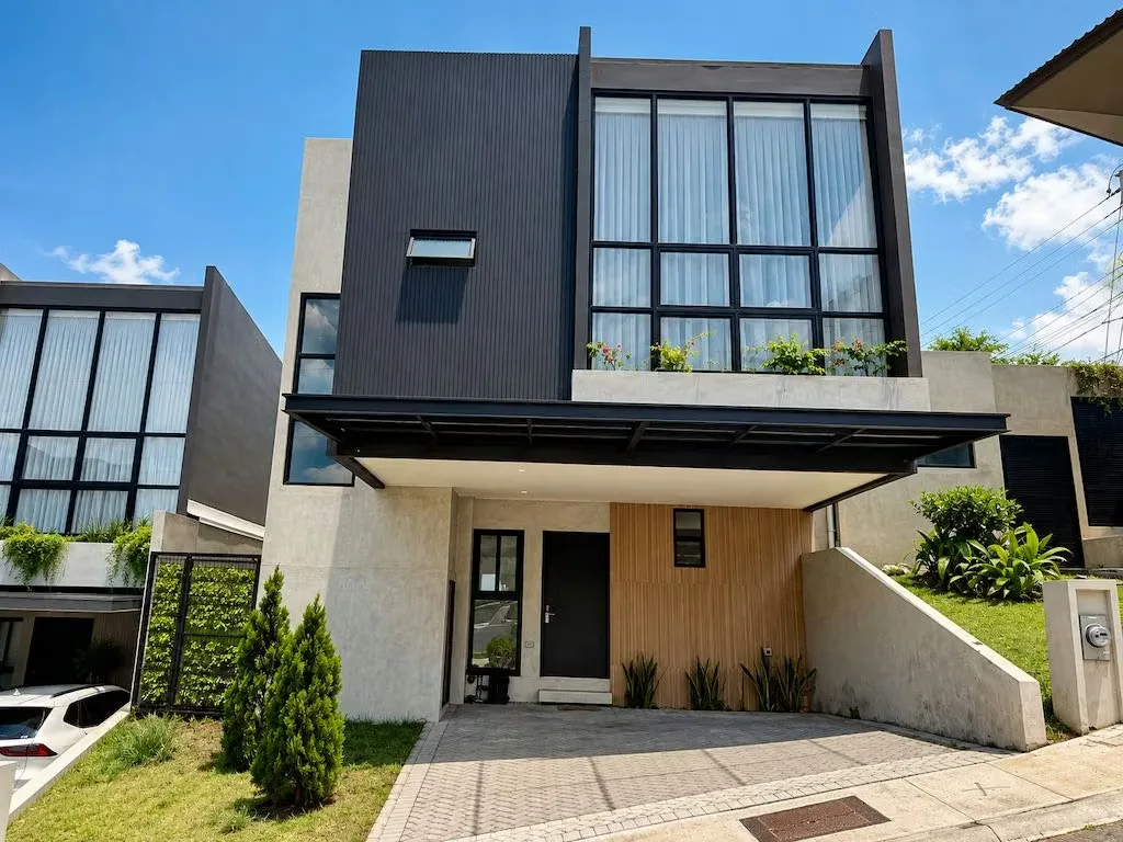 HOUSE FOR RENT WITH WHITE LINE IN CONDO NAIA
