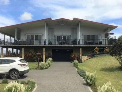 Casa de Lujo con Vista al Lago Arenal en Exclusiva Comunidad Privada ID 23655