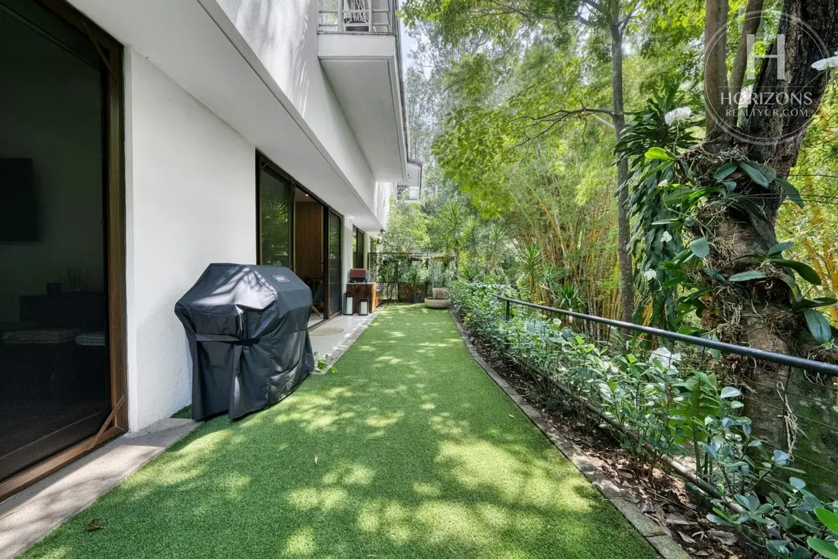 Apartamento de una planta en primer nivel – 130 m² de construcción – 2 habitaciones – 2.5 baños – Walk-in closet – Terraza y jardín privado ..., photo 12
