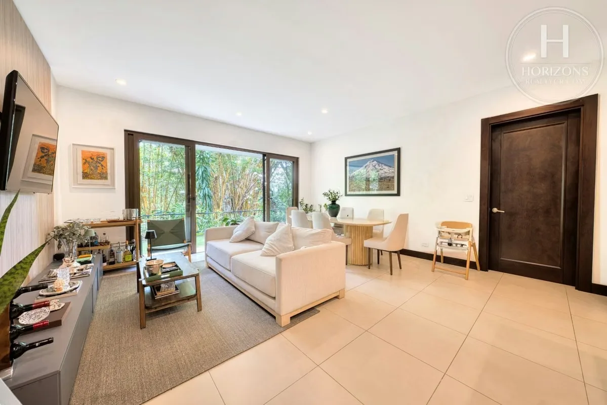 Apartamento de una planta en primer nivel – 130 m² de construcción – 2 habitaciones – 2.5 baños – Walk-in closet – Terraza y jardín privado ..., photo 3