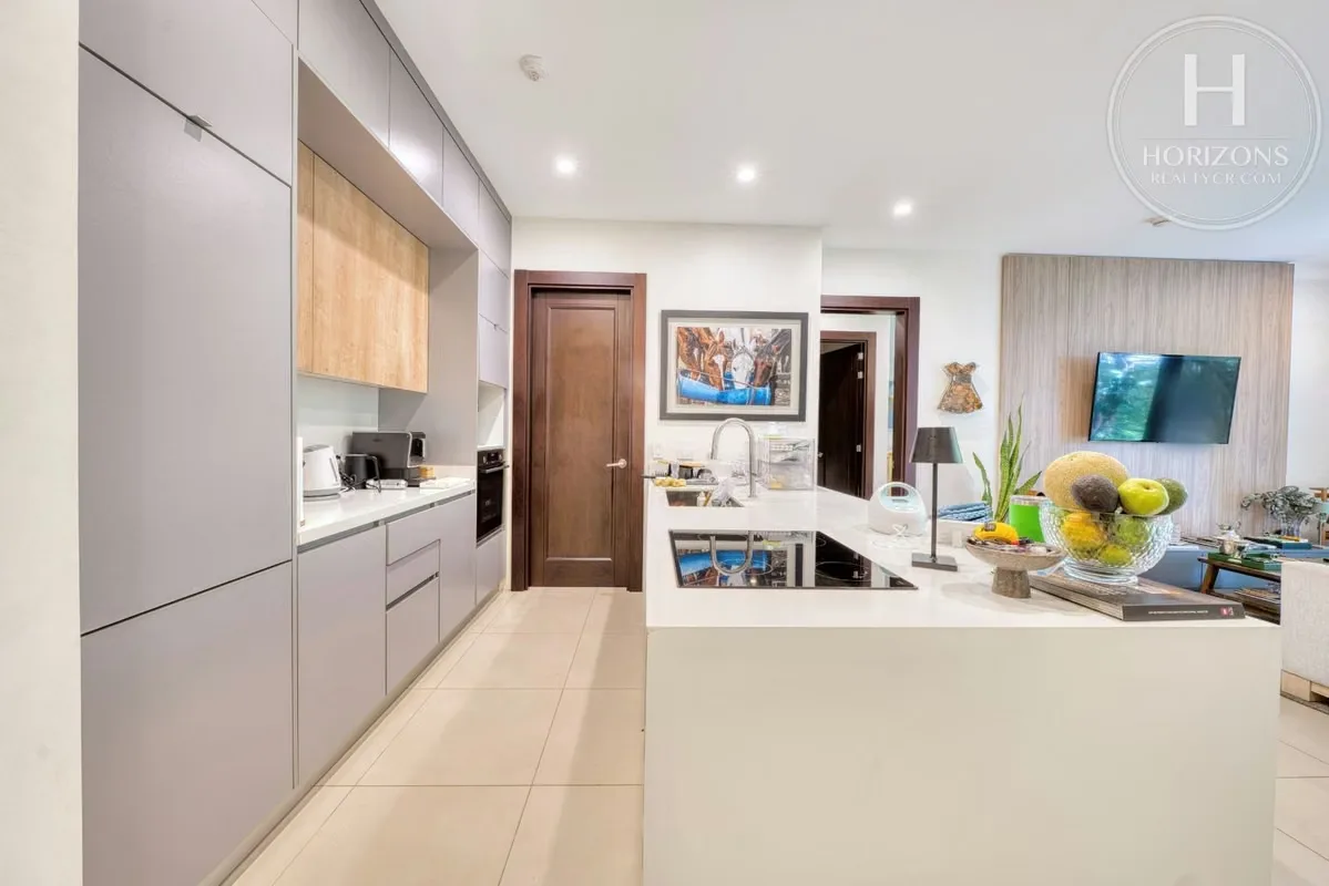 Apartamento de una planta en primer nivel – 130 m² de construcción – 2 habitaciones – 2.5 baños – Walk-in closet – Terraza y jardín privado ..., photo 8