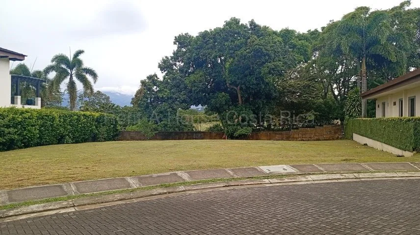 Venta de Lote en Piedades de Santa Ana. RAH 27-836 - Venta en Santa Ana