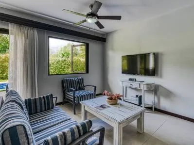CASA MODERNA DE 3 DORMITORIOS CON PISCINA A POCA DISTANCIA DE TODO EN UVITA, photo 5