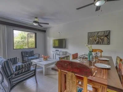 CASA MODERNA DE 3 DORMITORIOS CON PISCINA A POCA DISTANCIA DE TODO EN UVITA, photo 7