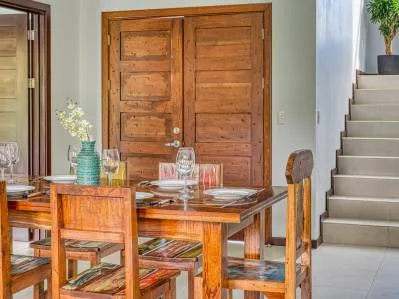 CASA MODERNA DE 3 DORMITORIOS CON PISCINA A POCA DISTANCIA DE TODO EN UVITA, photo 10