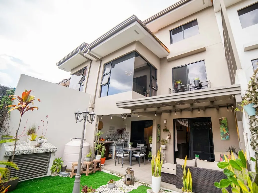 HOUSE FOR SALE - 124; CONDO LA ESTEFANA