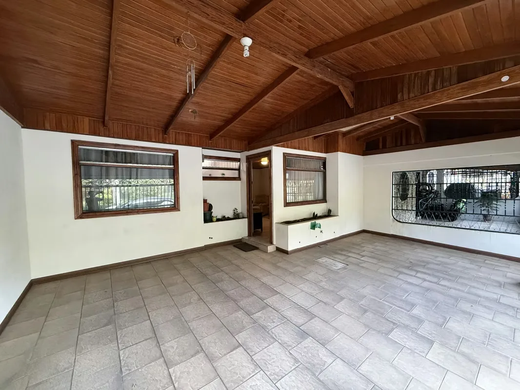 House for sale in Cuatro Reinas, Tibás. 139 square meters.