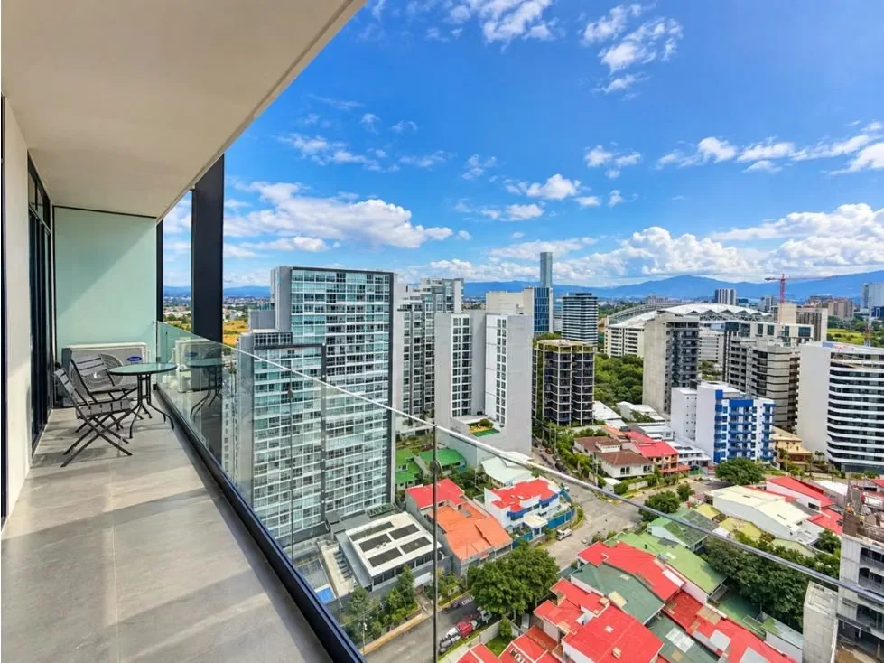 Este espectacular apartamento completamente amueblado ofrece amplitud, comodidad y todo lo necesario para vivir sin complicaciones. Cuenta con 2 habitaciones, 2.5 baños y aire ...