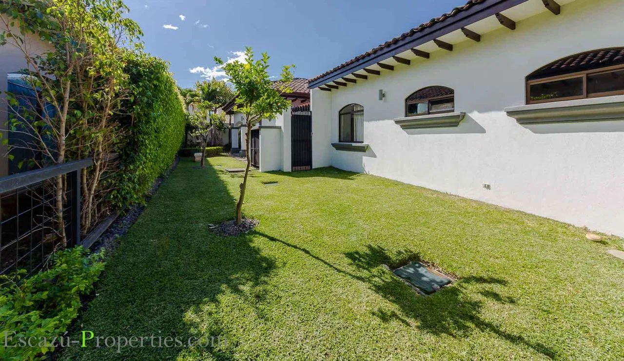 Casa en Santa Ana 310m2