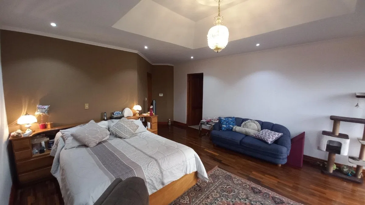 Venta de residencia contemporánea con jardines en Goicoechea #26-1184 GS - Venta en Goicoechea