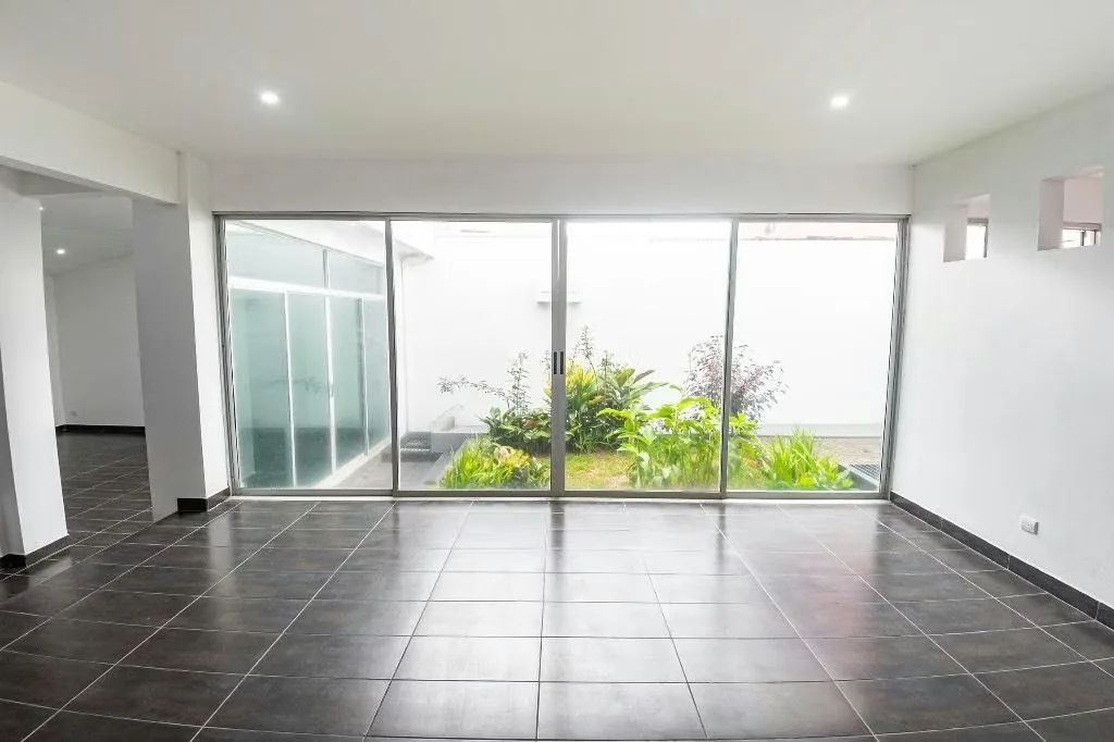 Entire property for rent in Escazú, Bello Horizonte — house, office and studio