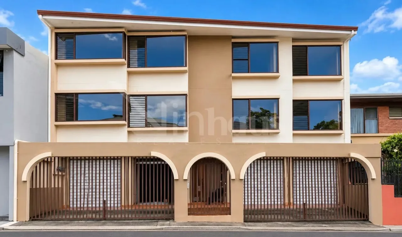 Excelente oportunidad para ubicar su empresa o consultorio en El Prado de Curridabat, una zona altamente céntrica, accesible y con gran presencia comercial en el este de la ciudad. ...