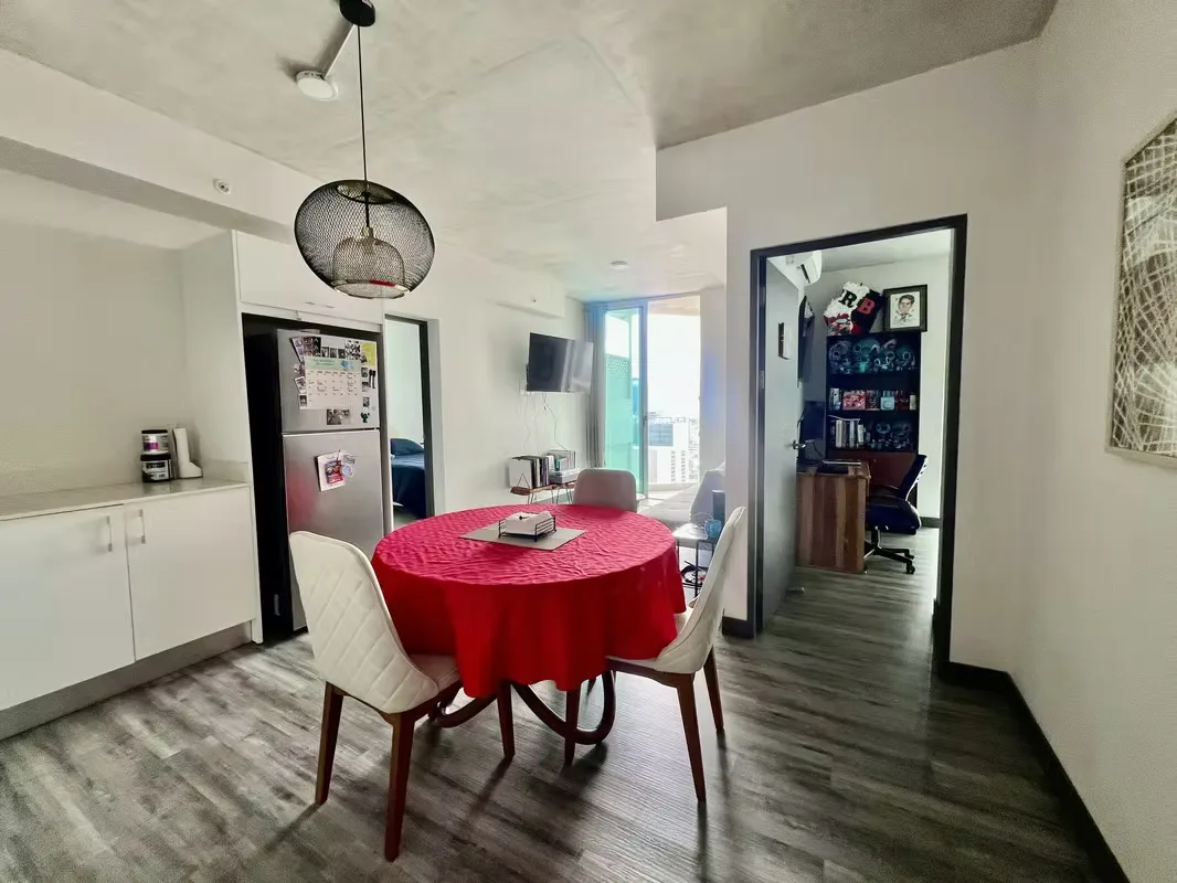Apartamento amoblado de 2 habitaciones, 2 baños completos, la principal con walk in, 1 parqueo, A.C, balcón con vista, con finos acabados en todo su interior. Cuenta con full ...