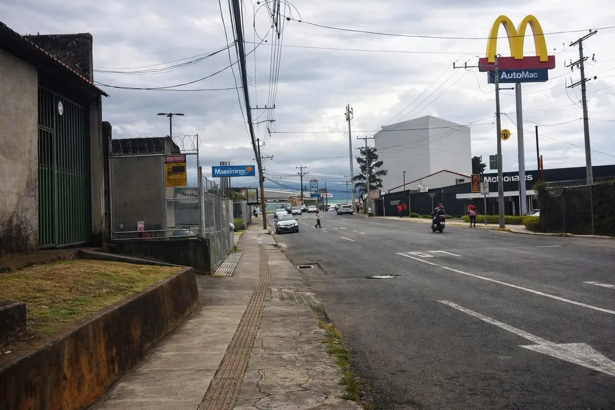 Strategically located in the heart of Sabanilla, Montes de Oca, this property sits directly adjacent to the Central Park on the main road. It is positioned in one of the highest-growth ..., photo 3