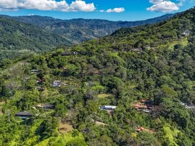 Un lote preparado de 1,5 acres inmerso en la jungla con vistas espectaculares de Whale's Tail, photo 8