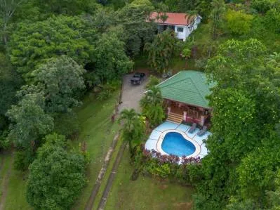 Oportunidad única: Dos casas con vista al mar en la exclusiva Marina Vista, Escaleras