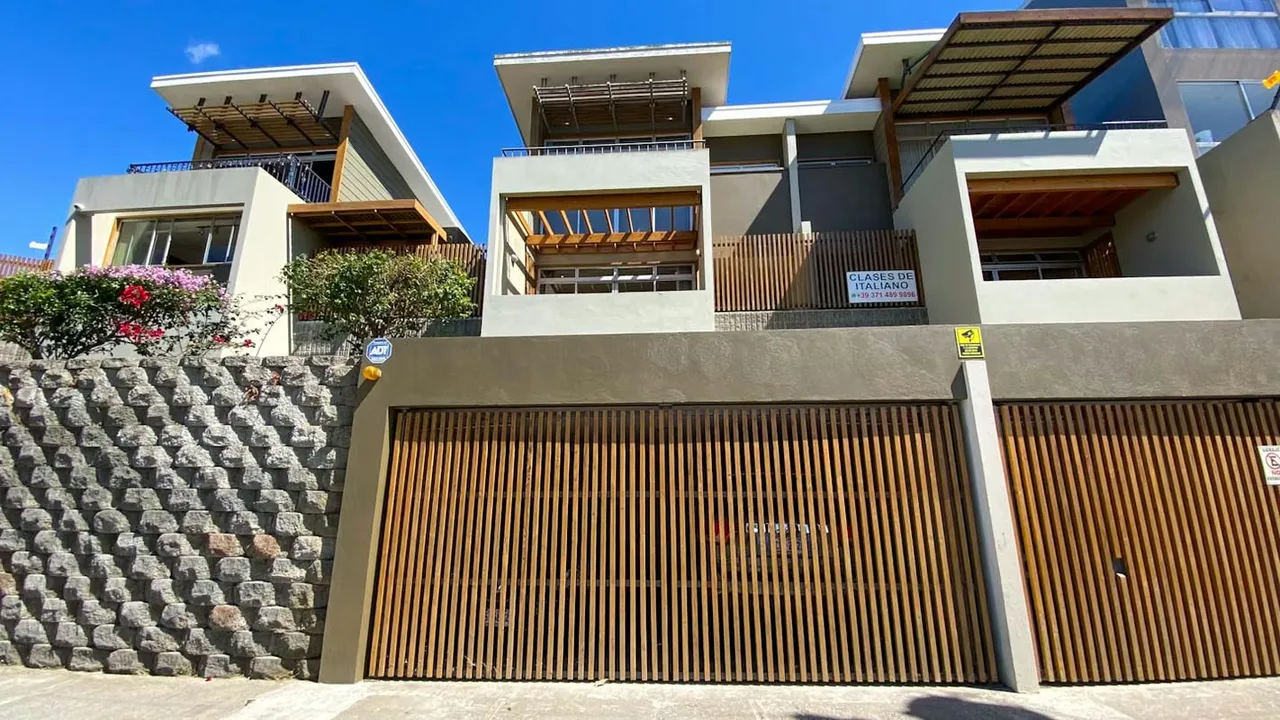 House for Sale with an Exclusive Architectural Design, photo 8