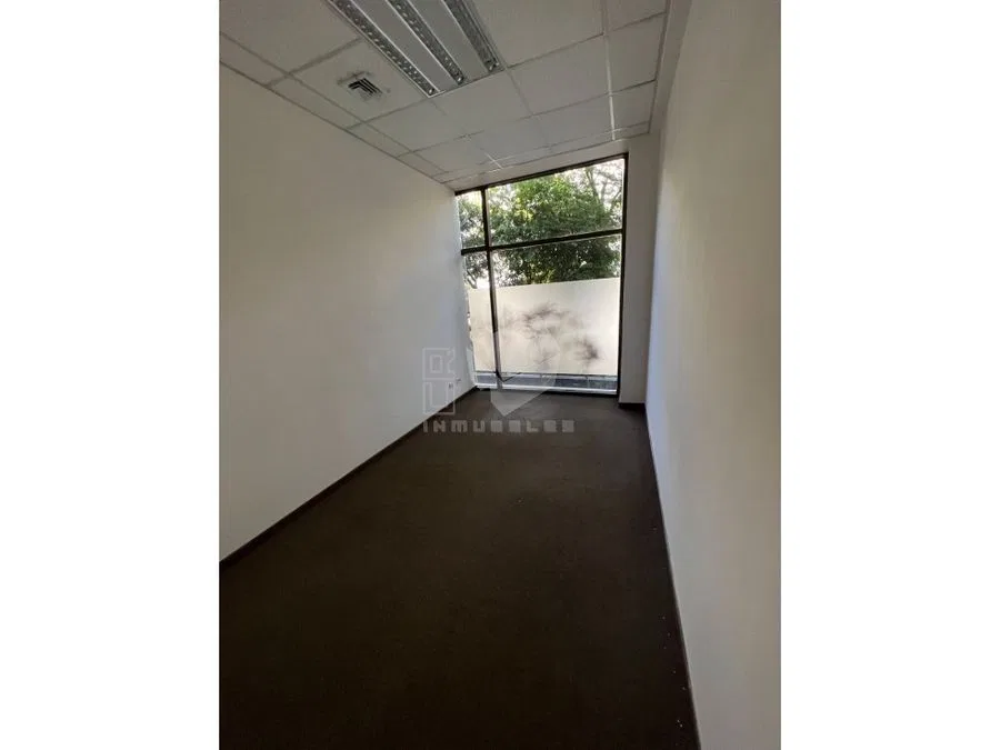 Oficina en alquiler cerca de La Paco, Escazú 73 m2.