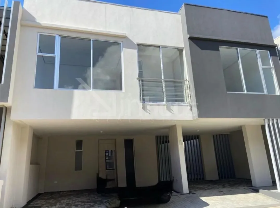 Alquiler de casa de dos plantas en Ayarco, 3 habitaciones, 2.5 baños, en una de las mejores zonas de Curridabat, el condominio cuenta con gimnasio, rancho bbq, parques, piscina y ...