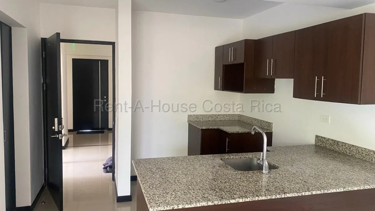 Venta apartamento moderno con balcón, vista al Irazú y amenidades tipo club #26-1809 GS - Venta en Curridabat
