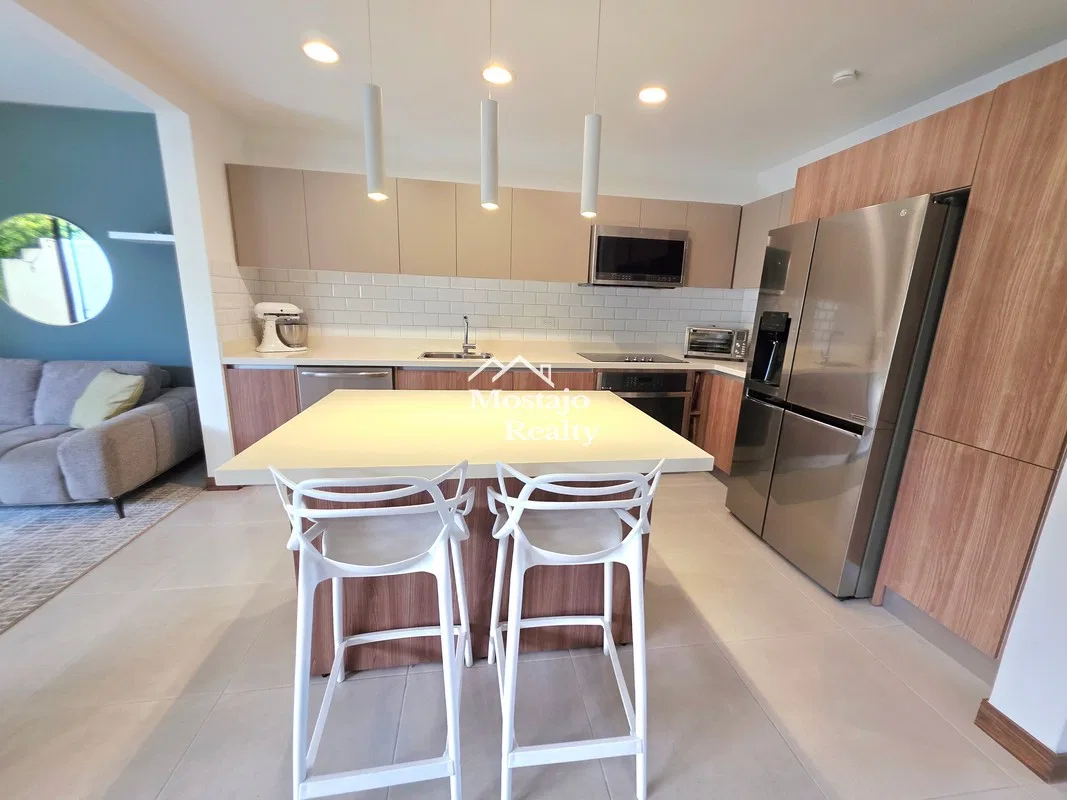 Venta de casa moderna, Condominio Jacaranda, Parques Del Sol, Santa Ana