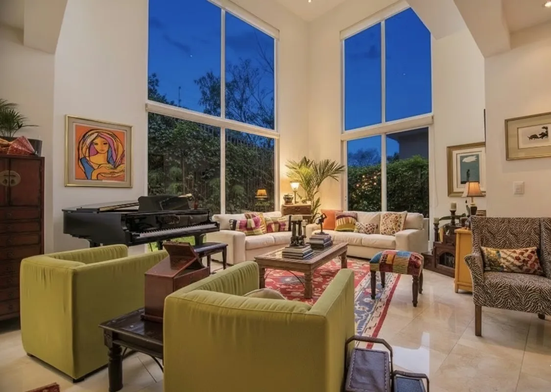 Para venta: Lujosa residencia independiente esquinera en condominio privado – Jaboncillos, Escazú