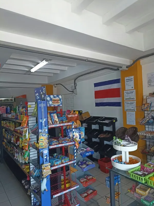Se vende Minisuper, en Guachipelin de Escazu, en via 310 principal, alto trafico vehicular, con multiples condominios alrededor, muy buena ubicacion, operativo, documentos en regla, con ..., photo 4