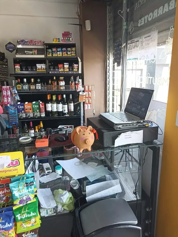 Se vende Minisuper, en Guachipelin de Escazu, en via 310 principal, alto trafico vehicular, con multiples condominios alrededor, muy buena ubicacion, operativo, documentos en regla, con ..., photo 5