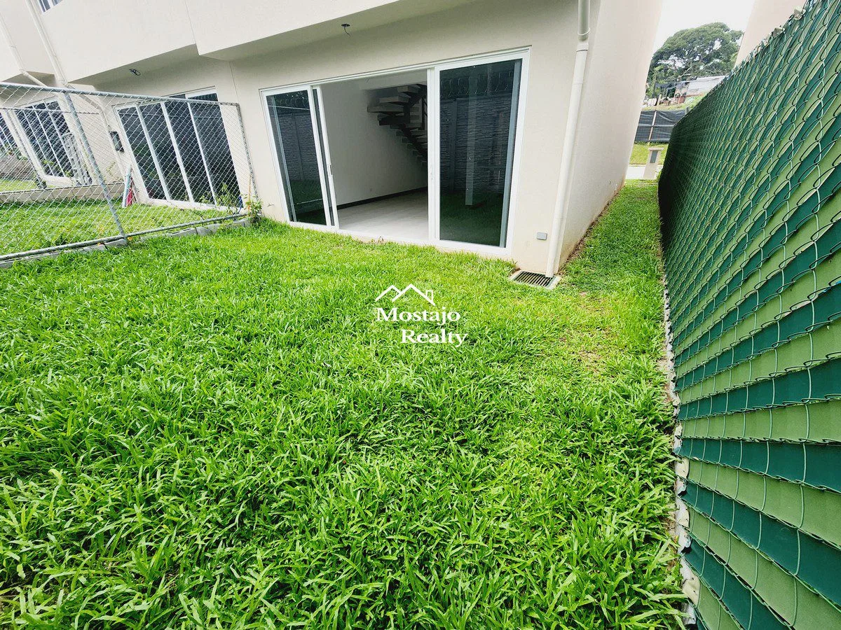 Alquiler de casa moderna en Condominio Caoba, Ciudad Colón