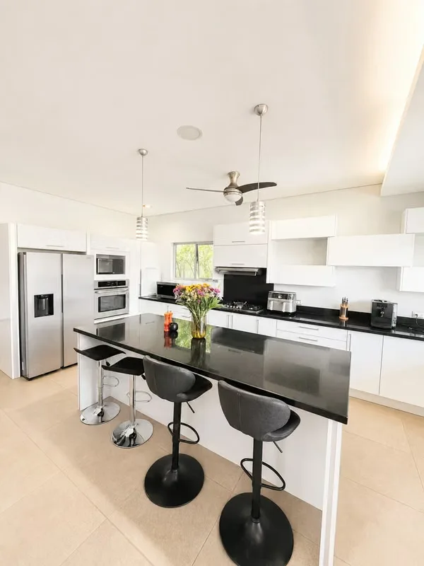 Elegante residencia de estilo contemporáneo, ubicada en uno de los residenciales de alta plusvalía de la zona, con excelente ubicación cerca del Aeropuerto Internacional Juan ..., photo 16