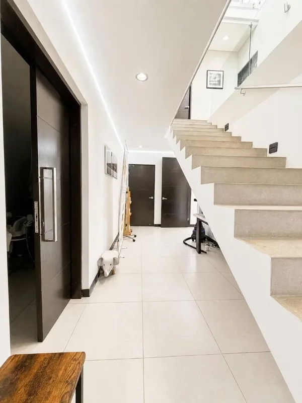Elegante residencia de estilo contemporáneo, ubicada en uno de los residenciales de alta plusvalía de la zona, con excelente ubicación cerca del Aeropuerto Internacional Juan ..., photo 5