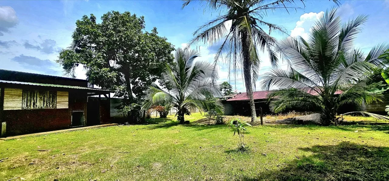 Lot for sale in Guapiles LA RITA with READY-TO-BUILD BUILDINGS