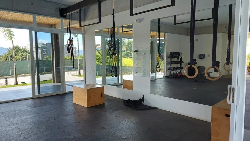 Viví en un apartamento de 60 m² en piso 7, con hermosas vistas y una ubicación privilegiada en Granadilla de Curridabat., photo 3