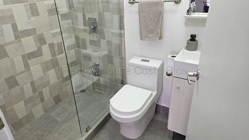 Viví en un apartamento de 60 m² en piso 7, con hermosas vistas y una ubicación privilegiada en Granadilla de Curridabat., photo 5