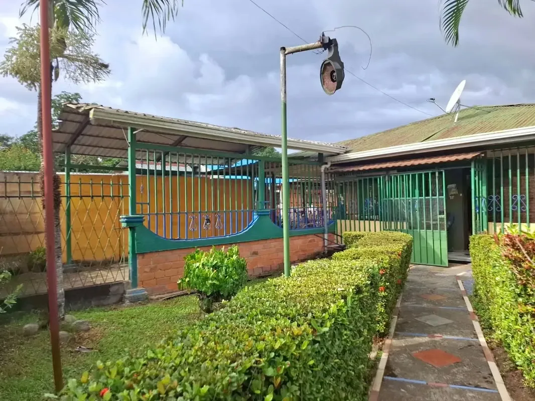 Located just steps from Plaza Herradura (Automercado), Pequeño Mundo, and this property combines a strategic location with excellent growth potential.