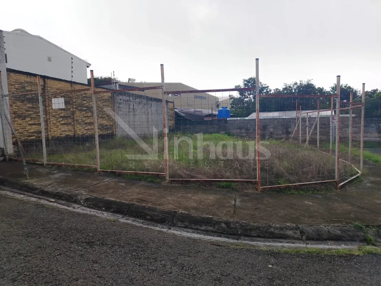 En venta lote plano y esquinero en Aserrí