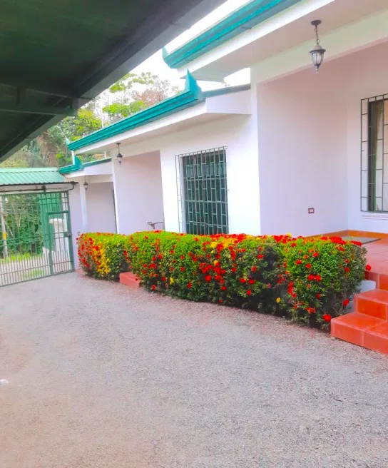 3 BEDROOM HOUSE + 3 APARTMENTS MINUTES TO LA MARINA PEZ VELA AND Manuel Antonio
