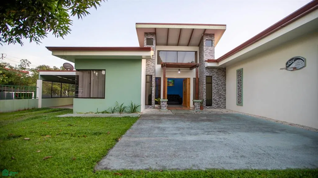 Excelente casa de habitación en venta La Fortuna San Carlos