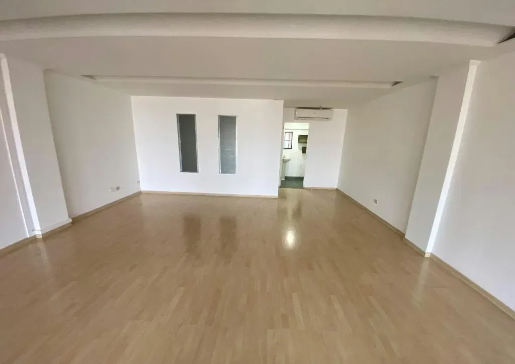 Alquiler de local comercial en Guachipelín de Escazú. Complejo privado de locales y oficinas con una magnífica ubicación