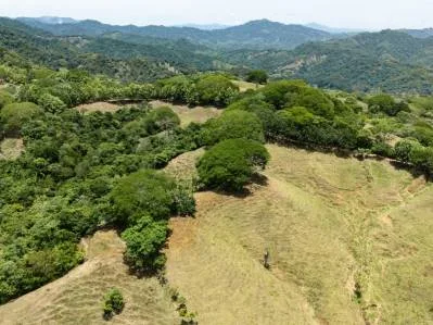 Propiedad de 52 hectáreas con vista al mar y potencial de desarrollo en venta en Paquera, Costa Rica
