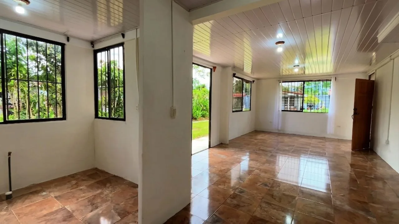 House for Sale in Palmares, Perez Zeledon: Property with Large Flat Lot and Fruit Trees, photo 2