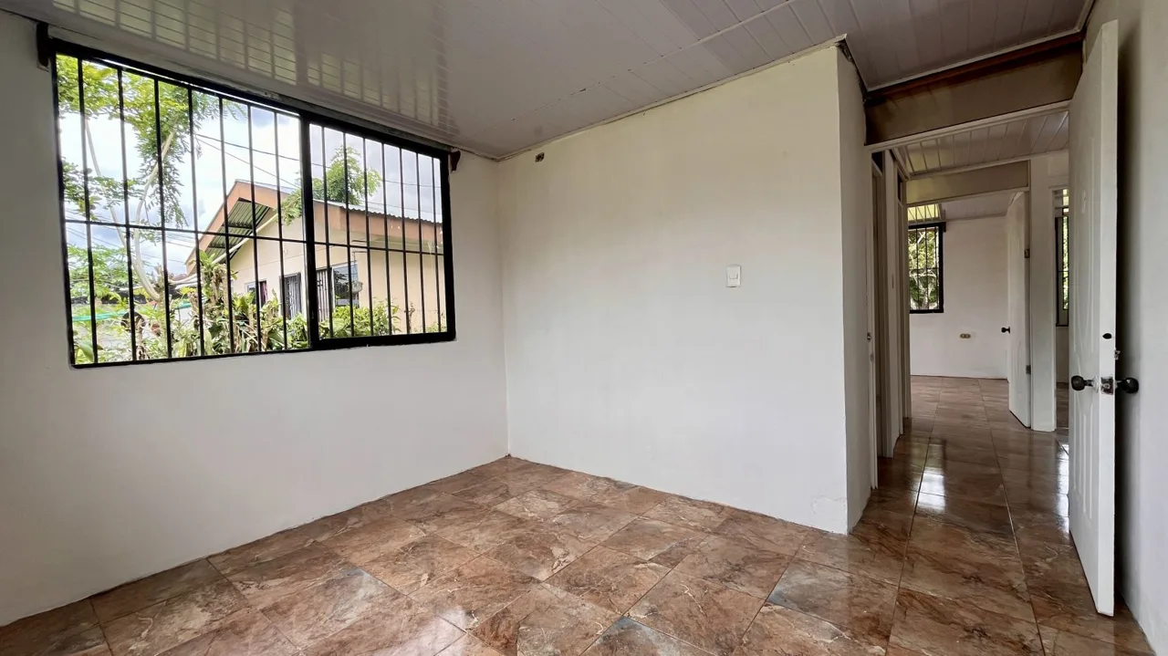 House for Sale in Palmares, Perez Zeledon: Property with Large Flat Lot and Fruit Trees, photo 12