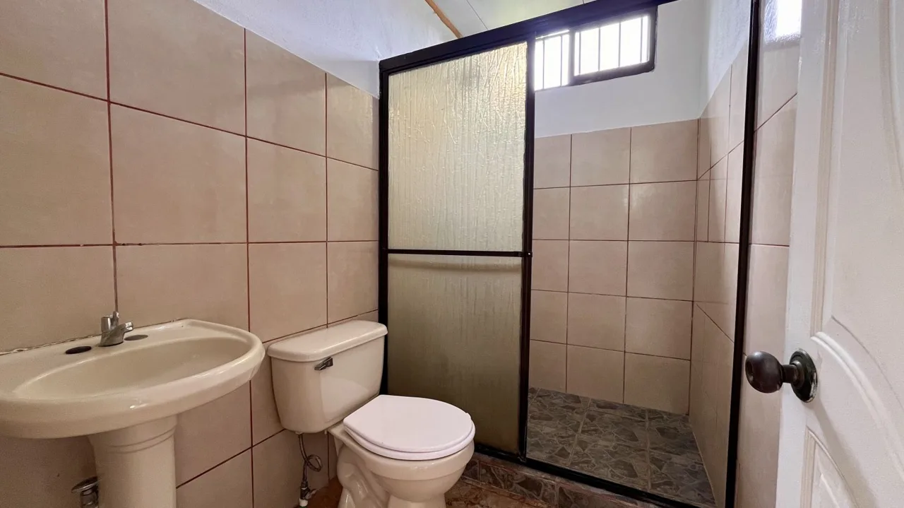 House for Sale in Palmares, Perez Zeledon: Property with Large Flat Lot and Fruit Trees, photo 15