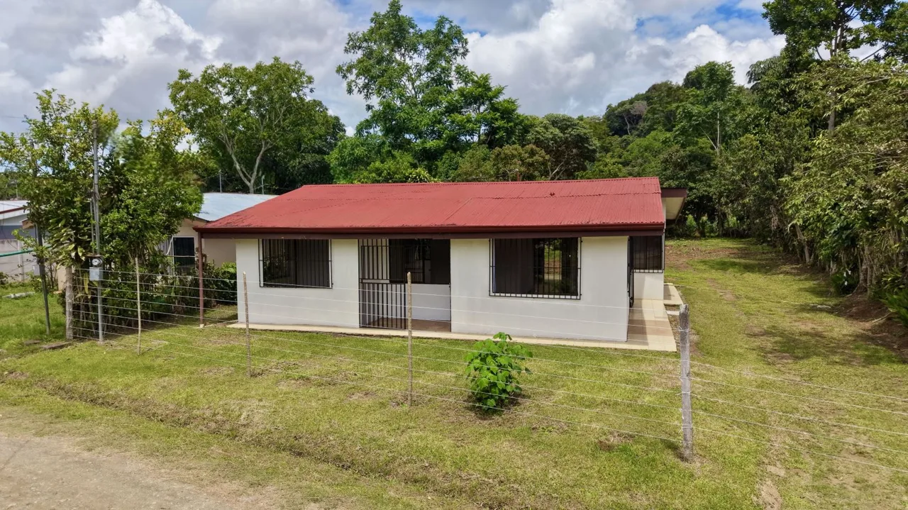 House for Sale in Palmares, Perez Zeledon: Property with Large Flat Lot and Fruit Trees, photo 6